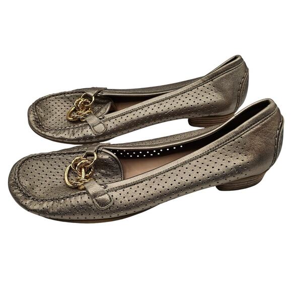 Stuart Weitzman Womens Sz 10 Gold Loafers Leather w/ Gold Toine Chain Flats - Picture 1 of 9